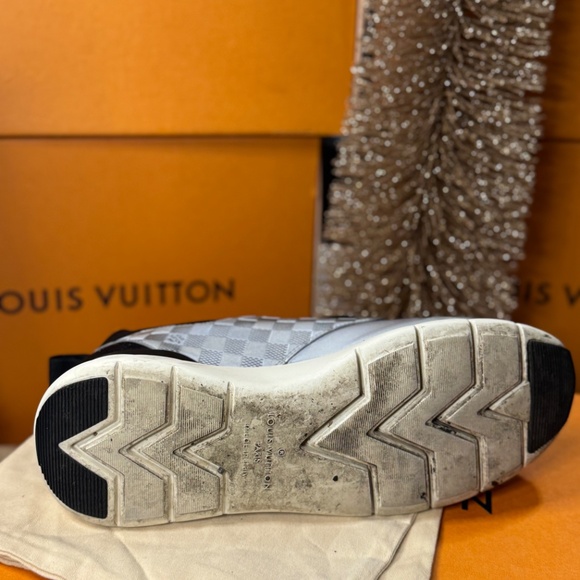 Louis Vuitton Silver Damier Runner Sneakers
